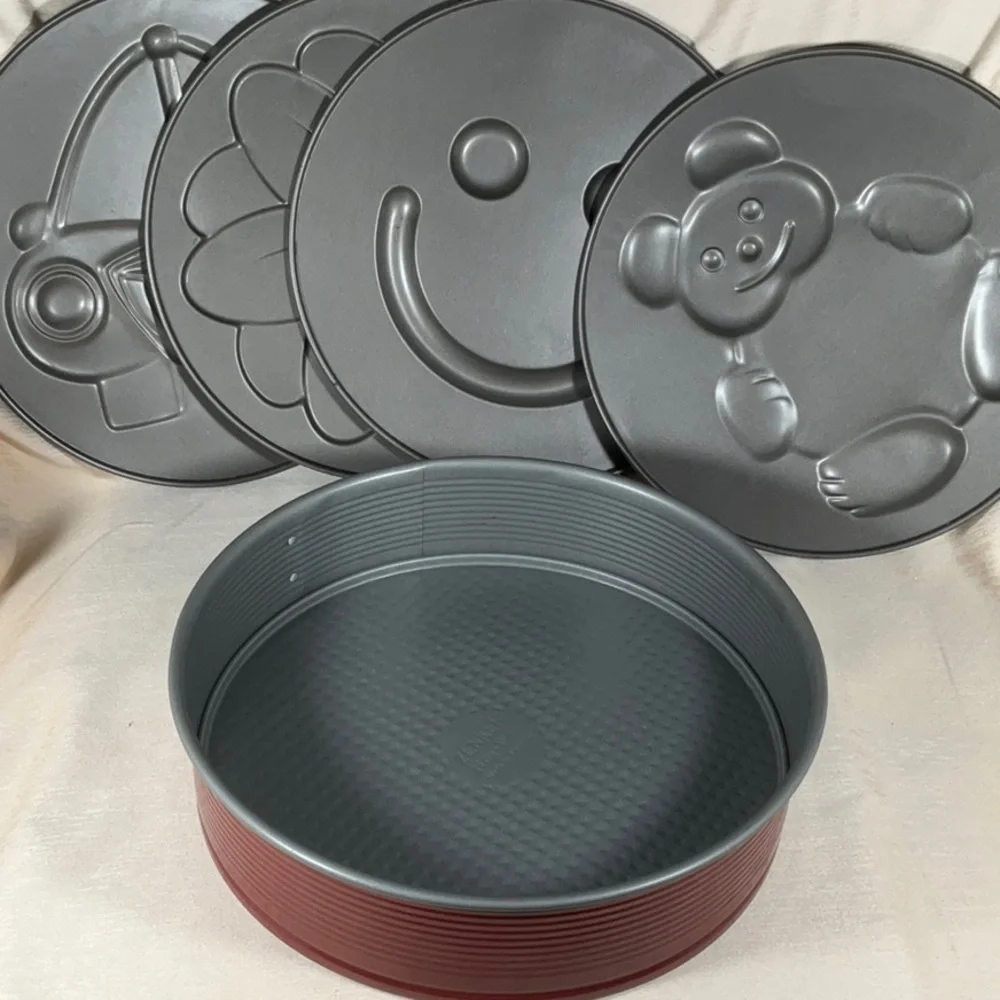 10 1/2” Spring Form Cake Pan with 5 interchangeable bottom designs